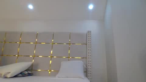 Snapshot of beverlyne5 chatting on 11-24-25, 07:02 beverly online show from 11-24-25, 07:02