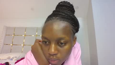 Snapshot of beverlyne5 chatting on 11-25-25, 07:03 beverly online show from 11-25-25, 07:03