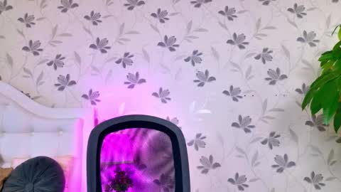 Snapshot of bewitching_eva chatting on 09-12-25, 07:19 Eva online show from 09-12-25, 07:19