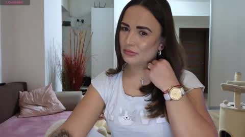   BeyonceDoll       Twitter DollBeyonce    online show from 02-21-26, 06:53