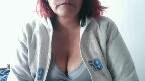 Snapshot of biancasteel chatting on 09-15-25, 12:49 biancasteel online show from 09-15-25, 12:49