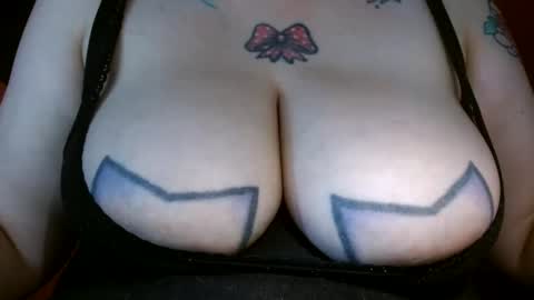 Snapshot of bianka_star_ chatting on 02-03-25, 02:02 bianca online show from 02-03-25, 02:02