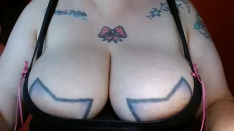 Snapshot of bianka_star_ chatting on 02-18-25, 03:43 bianca online show from 02-18-25, 03:43