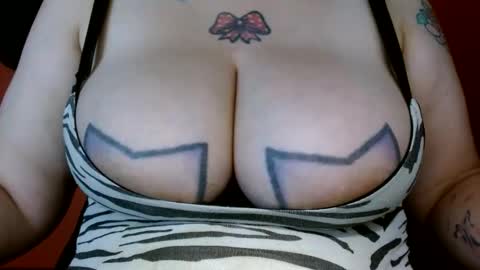 Snapshot of bianka_star_ chatting on 10-21-25, 01:45 bianca online show from 10-21-25, 01:45