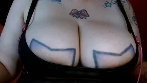 Snapshot of bianka_star_ chatting on 10-22-25, 01:55 bianca online show from 10-22-25, 01:55