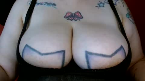 Snapshot of bianka_star_ chatting on 10-28-25, 12:52 bianca online show from 10-28-25, 12:52