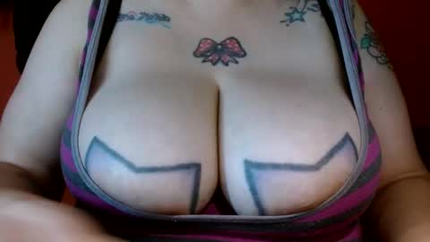 Snapshot of bianka_star_ chatting on 10-31-25, 02:29 bianca online show from 10-31-25, 02:29