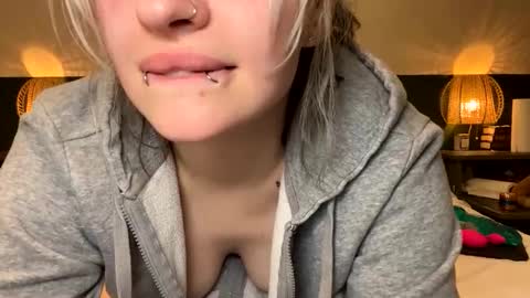 Ellie  online show from 04-30-26, 03:13