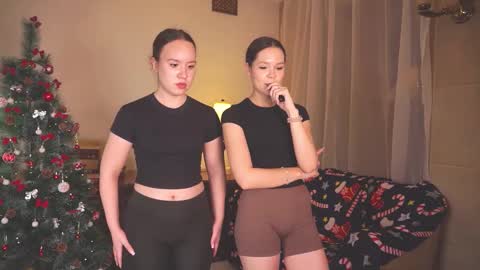 Snapshot of bibandboba_ chatting on 12-02-25, 01:39 Lisa and Alice online show from 12-02-25, 01:39