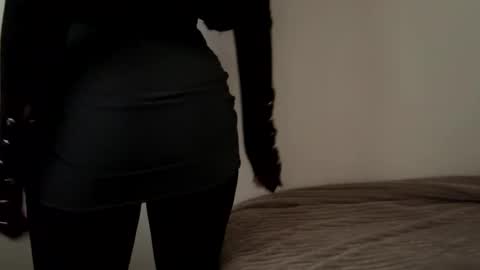 Snapshot of bibiroyce chatting on 01-28-25, 11:06 Bibi Royce online show from 01-28-25, 11:06