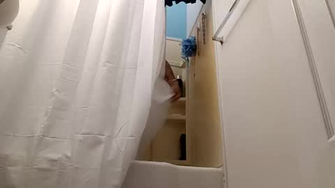 Snapshot of bibottom68942 chatting on 10-17-25, 11:46 bibottom68942 online show from 10-17-25, 11:46