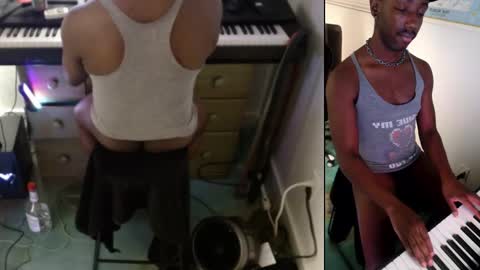 Snapshot of bicepsandfrot chatting on 02-26-25, 10:58 BicepsandFrot online show from 02-26-25, 10:58