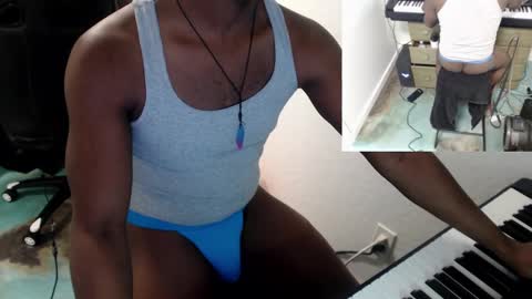 Snapshot of bicepsandfrot chatting on 02-28-25, 10:52 BicepsandFrot online show from 02-28-25, 10:52