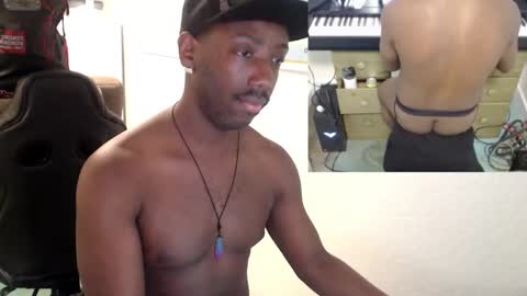 Snapshot of bicepsandfrot chatting on 03-03-25, 11:55 BicepsandFrot online show from 03-03-25, 11:55