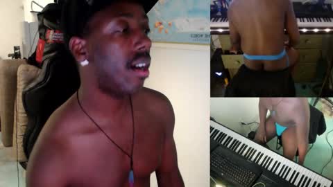 Snapshot of bicepsandfrot chatting on 03-09-25, 11:14 BicepsandFrot online show from 03-09-25, 11:14