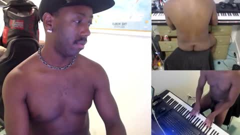 Snapshot of bicepsandfrot chatting on 03-10-25, 12:37 BicepsandFrot online show from 03-10-25, 12:37