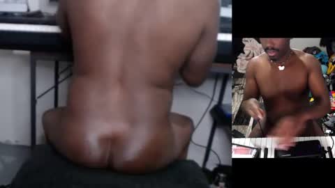 Snapshot of bicepsandfrot chatting on 09-16-25, 09:10 BicepsandFrot online show from 09-16-25, 09:10