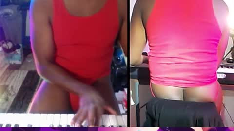 Snapshot of bicepsandfrot chatting on 11-08-25, 03:07 BicepsandFrot online show from 11-08-25, 03:07