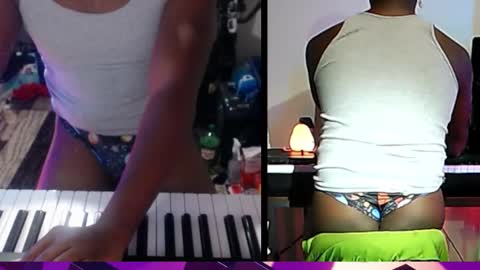 Snapshot of bicepsandfrot chatting on 11-10-25, 04:00 BicepsandFrot online show from 11-10-25, 04:00