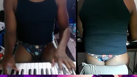 Snapshot of bicepsandfrot chatting on 11-18-25, 04:28 BicepsandFrot online show from 11-18-25, 04:28