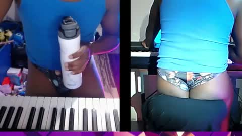 Snapshot of bicepsandfrot chatting on 12-02-25, 03:45 BicepsandFrot online show from 12-02-25, 03:45