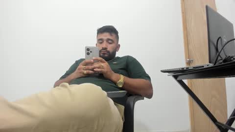 Tommy online show from 10-28-25, 01:53