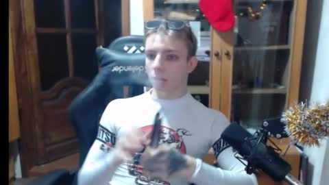 Snapshot of big_joni chatting on 12-17-25, 09:26 big_joni online show from 12-17-25, 09:26