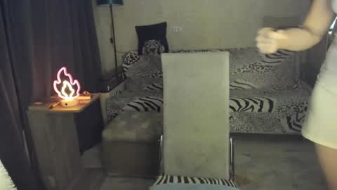 mom online show from 12-13-25, 11:32