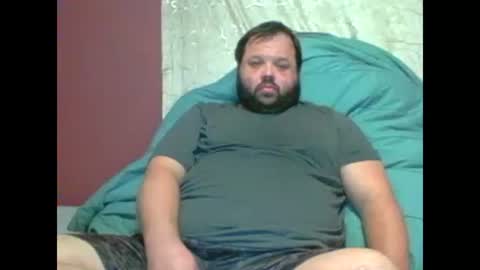 Snapshot of bigbear3287 chatting on 12-17-25, 05:57 Liam online show from 12-17-25, 05:57