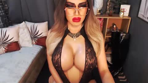 Snapshot of bigbomblhoraine chatting on 03-10-25, 06:34 Loraine Cruz online show from 03-10-25, 06:34