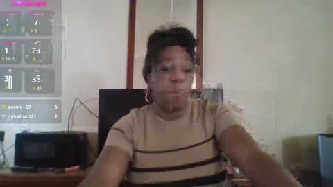 Snapshot of bigboobs_bouncin chatting on 12-27-24, 08:35 Ashley online show from 12-27-24, 08:35