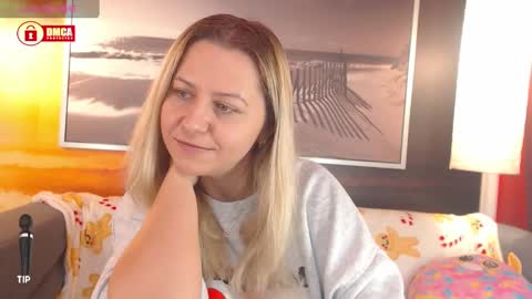 Snapshot of bigboobsarri chatting on 01-11-25, 09:26 BigBoobsArri online show from 01-11-25, 09:26