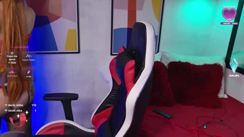 Snapshot of bigboottyxxx chatting on 12-11-24, 05:43 kyra Moor online show from 12-11-24, 05:43