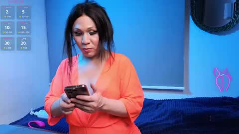 Snapshot of bigboottyxxx chatting on 06-08-26, 01:20 kyra Moor online show from 06-08-26, 01:20
