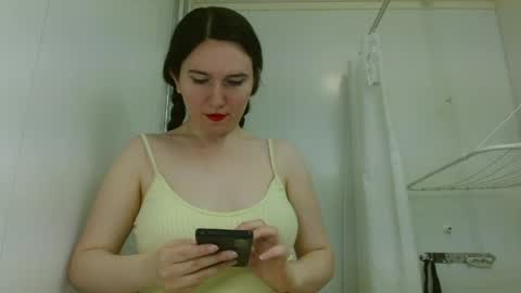 Snapshot of bigbootybunny chatting on 05-24-26, 06:35 Isabella online show from 05-24-26, 06:35