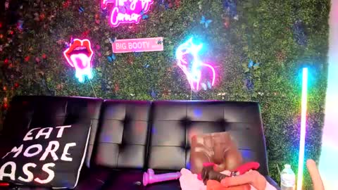 bigbuttsarena online show from 12-15-24, 04:07