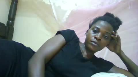 Snapshot of bigclit_bae22 chatting on 06-13-26, 01:09 bigclit_bae22 online show from 06-13-26, 01:09