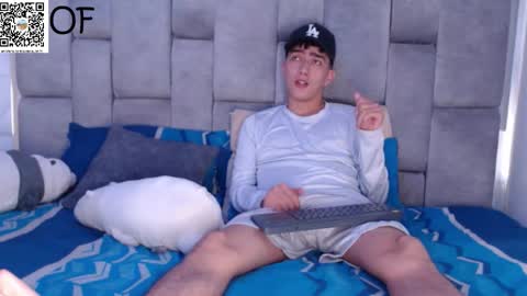 Snapshot of bigcock_couplexxx chatting on 10-21-25, 03:29 DAVID and JUAN online show from 10-21-25, 03:29