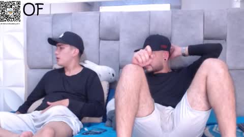 Snapshot of bigcock_couplexxx chatting on 10-28-25, 02:04 DAVID and JUAN online show from 10-28-25, 02:04