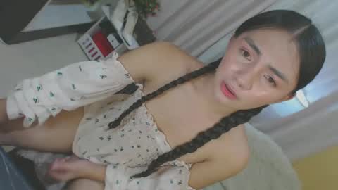 Yeng online show from 12-12-24, 02:26