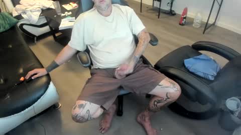 Snapshot of bigdickpiercedtattoos chatting on 09-11-25, 11:49 bigdickpiercedtattoos online show from 09-11-25, 11:49