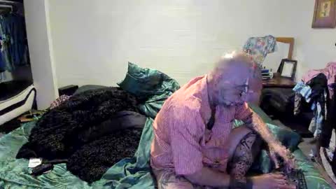 Snapshot of bigdickpiercedtattoos chatting on 10-21-25, 09:21 bigdickpiercedtattoos online show from 10-21-25, 09:21