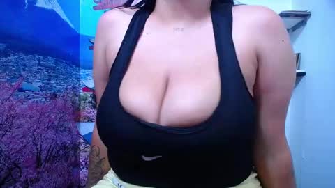 Snapshot of bigg_boobs_xxx chatting on 03-10-25, 12:18  Sunny   online show from 03-10-25, 12:18