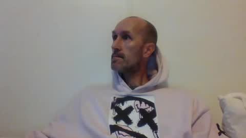 Snapshot of bighugemouthful chatting on 12-31-24, 02:51 Chaz online show from 12-31-24, 02:51