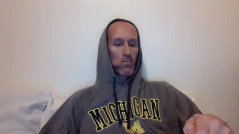 Snapshot of bighugemouthful chatting on 09-16-25, 04:46 Chaz online show from 09-16-25, 04:46