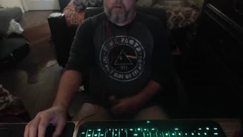 bighugmugg online show from 10-31-25, 11:44