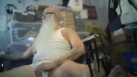 Snapshot of bigjeff01 chatting on 12-14-25, 06:12 bigjeff01 online show from 12-14-25, 06:12