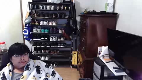 Snapshot of biglongt chatting on 10-25-25, 06:43 biglongt online show from 10-25-25, 06:43