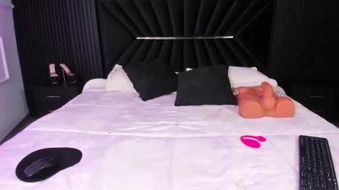 Snapshot of bigsexxyass chatting on 10-25-25, 08:11 Zayra online show from 10-25-25, 08:11