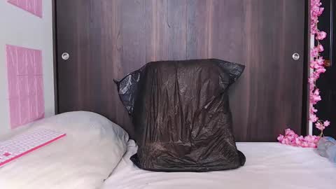 laura online show from 12-10-24, 05:44